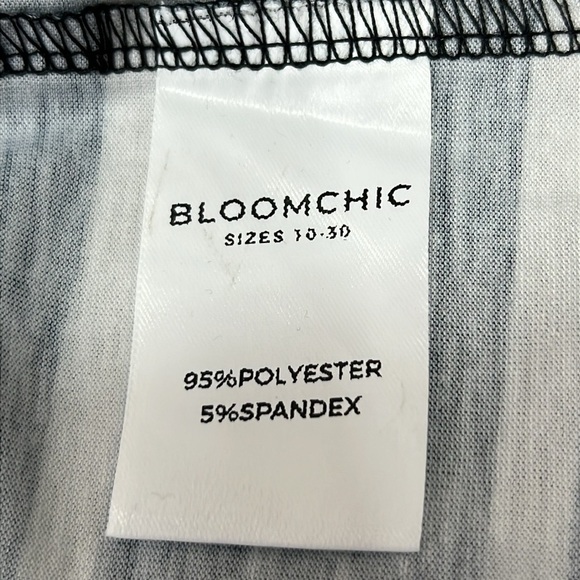 BloomChic Women’s Top Plus Sz 26 Black & White Poly Knit Striped Scoop Neck NWT - Picture 7 of 10